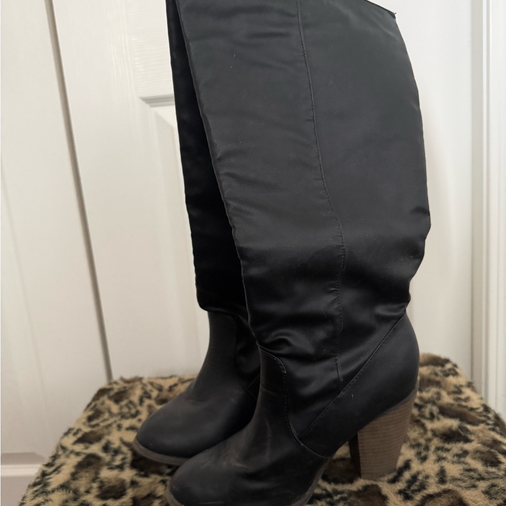 Chic Black Heeled Women's Boots